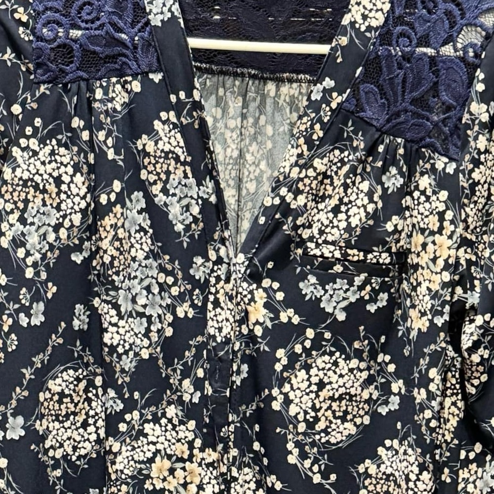 AMANA Floral Button-Up Blouse LARGE - Picture 3 of 4
